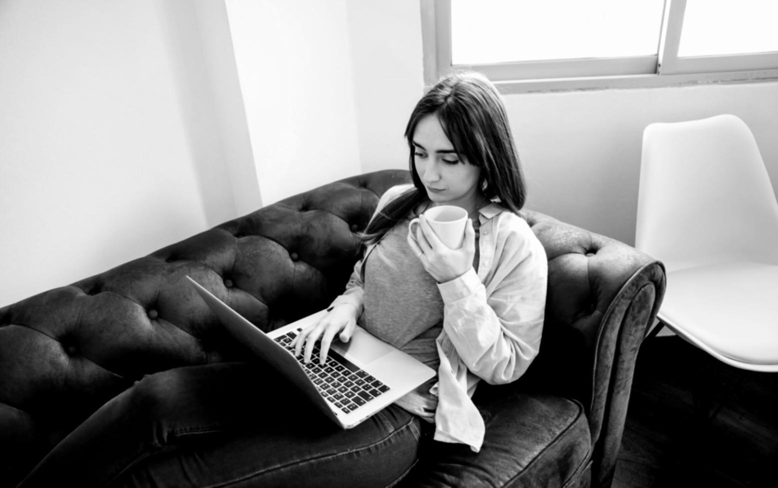 Analyse de données financières sur tableau de bord moderne