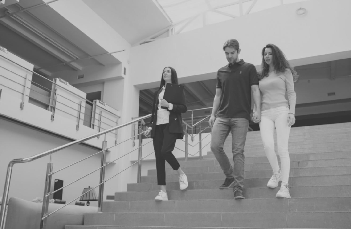 Espace de formation avec documentation financière et outils pédagogiques